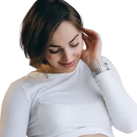 pregnant-woman-applying-cream-on-the-belly-to-prevent-stretches-e1665683609379.png-e1688484359989.webp